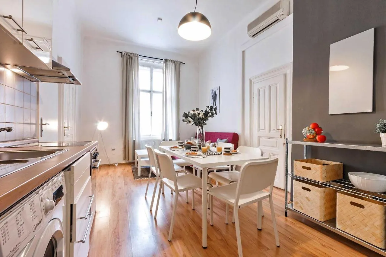 Apartments At I.P.Pavlova Prague